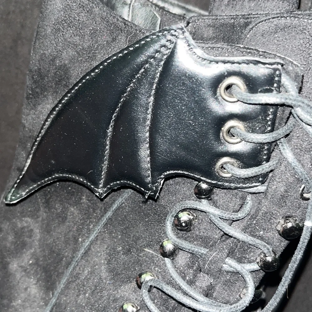 Batwing platform boots - Picture 3 of 4